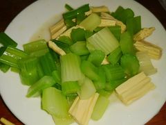 芹菜腐竹-宝瑞门钉肉饼店