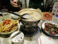 铜锅酸菜炖软骨-小吊梨汤·北京菜(香山店)