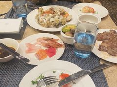-大中华希尔顿酒店-念自助餐·嗨啤·小龙虾