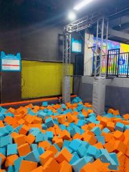 -蹦贝运动中心·蹦床·攀岩·闯关(龙岗店)