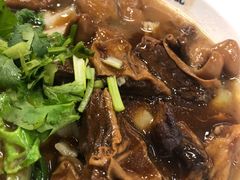 牛腩拼猪肠孖宝汤河粉-西关明记肠粉(荔枝湾店)