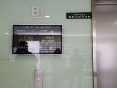 -绿地缤纷城-停车场