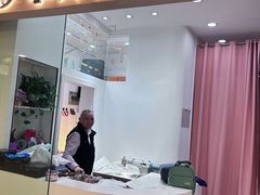 -季师傅无痕改衣(日月光中心店)