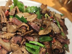 大脚菌炒腊肉-郑件洋芋饭庄