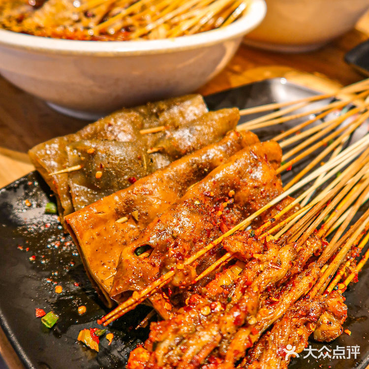 重庆最便宜的钵钵鸡!0.7元一串!人均20+