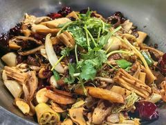 -龙顺园麻辣香锅(机场店)