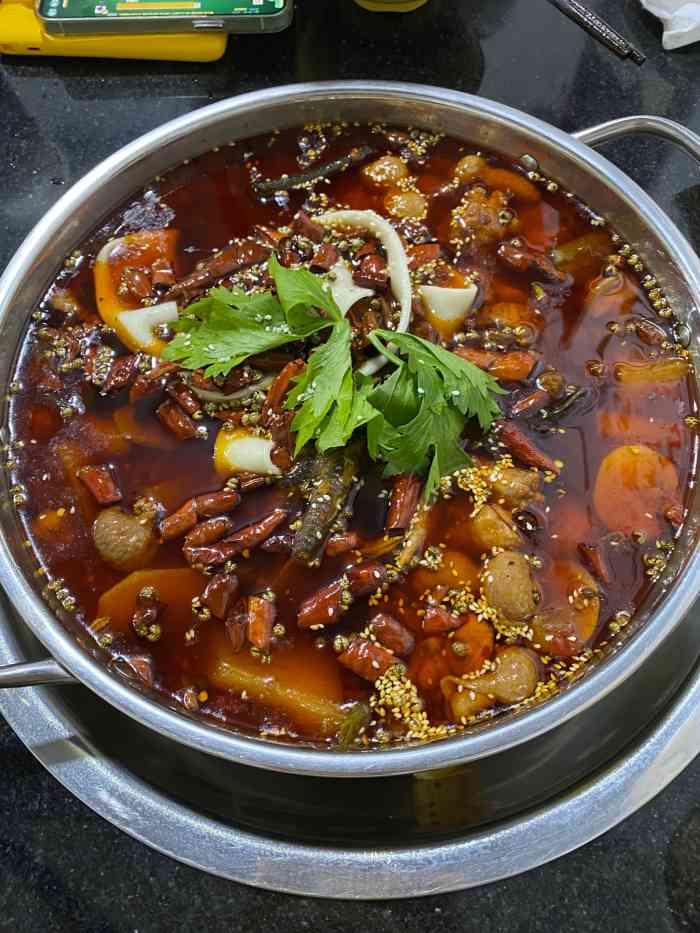 晓彭肥肠鸡(解放碑总店)-"这家网红店已经被我们吃成了食堂啦!同事们.