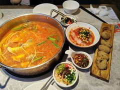 -贵府酸汤牛肉火锅·贵州老字号(飞山街店)