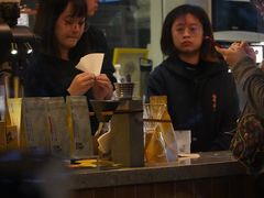 -彳亍咖啡·这里(水湾路店)