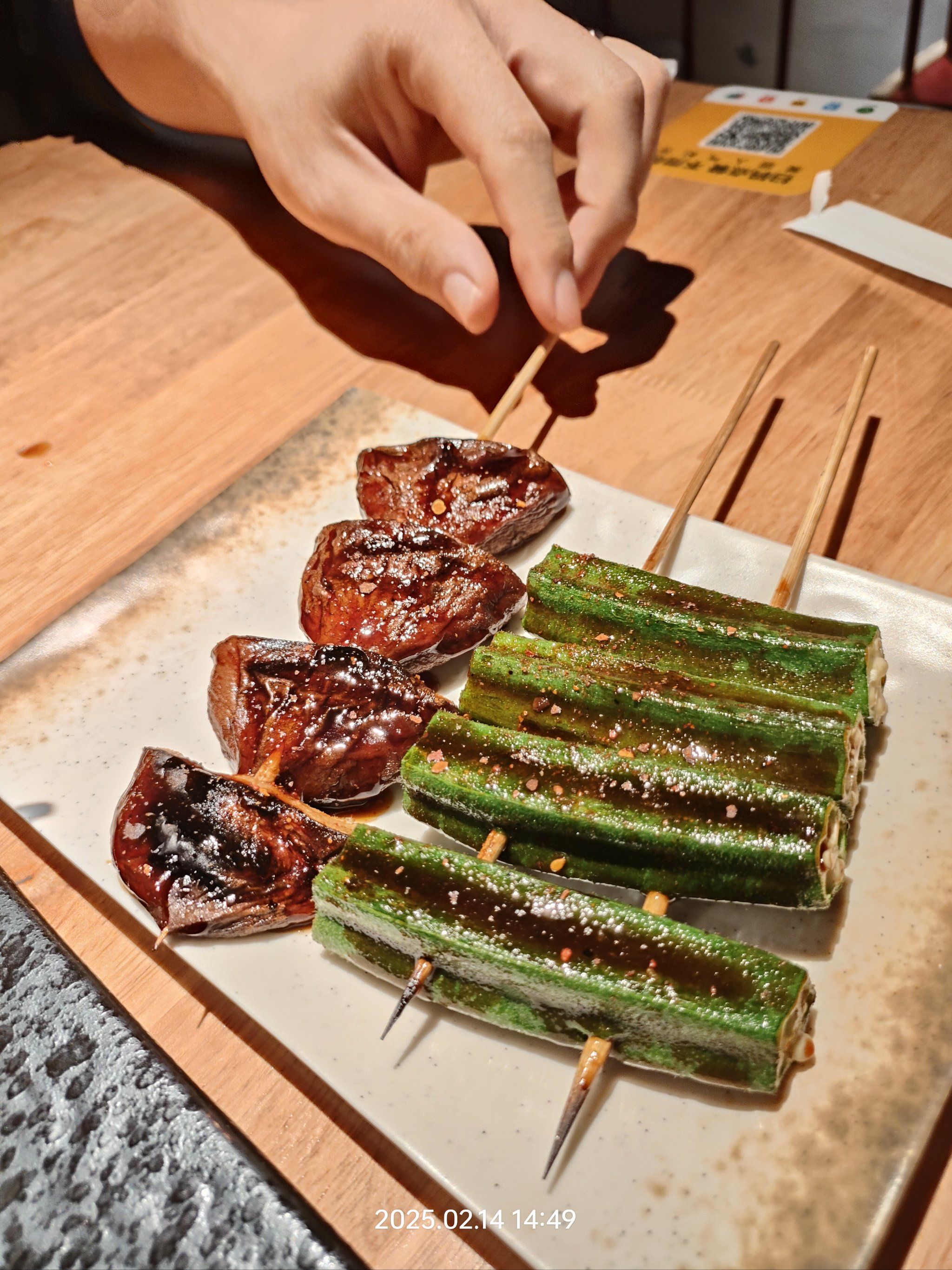我一直觉得秋葵黏糊糊的,味道怪难吃的,完全接受不了