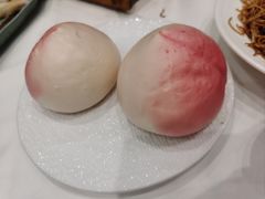 蛋黄莲蓉万寿桃-广州酒家(昌岗地铁站店)