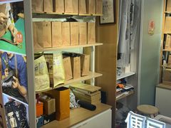 -爱革·奢品·鞋包·衣物·家居(金桥国际商业广场店)