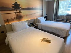 -杭州西湖湖滨银泰亚朵酒店