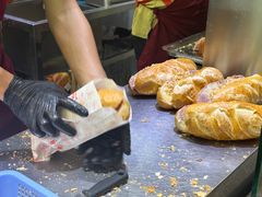 -Bánh Mì Huynh Hoa