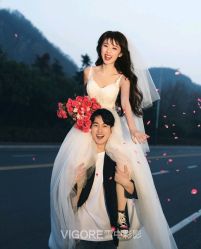 -雪中彩影婚纱摄影·微光艺术中心