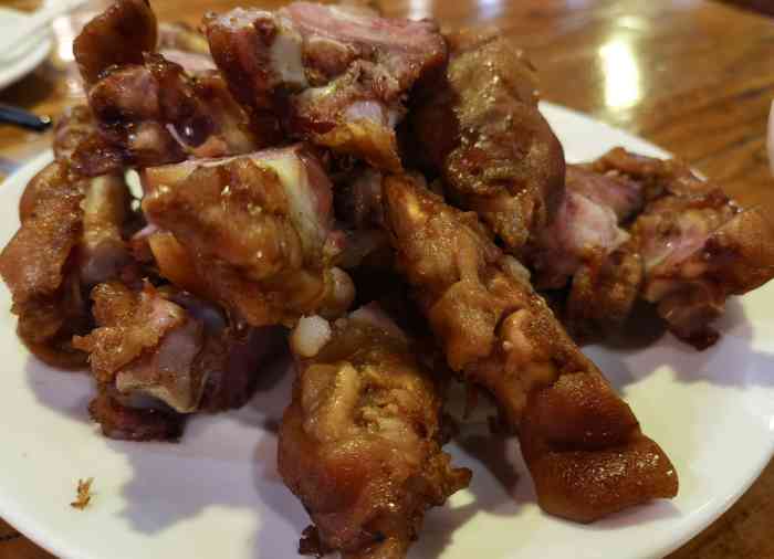 窑村猪蹄坊(纺渭路店)-"吃过朋友买来的猪蹄 没有进店试过 今天天.