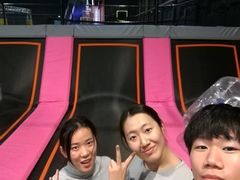 -嘿哟动霸CHUA·新潮玩运动娱乐中心·蹦床滑冰团建乐园