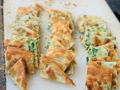 切好的葱油饼-咏春葱油饼(德政中路店)