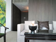 上海柏悦酒店江景套房-客厅沙发-上海柏悦酒店