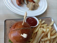 -LENBACH兰巴赫西餐啤酒坊(大连东港店)