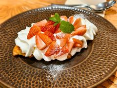 草莓奶油可颂华夫饼-Brut Eatery悦璞食堂(愚园路店)