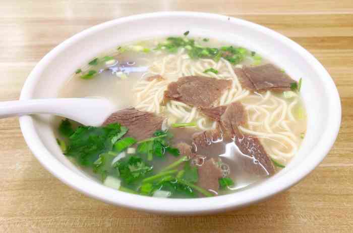 招牌红烧牛肉面(杨浦九区)-"点了一份五香牛肚烩面,大份的,没想到那么