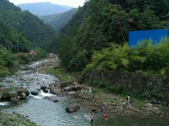 -安吉龙王山峡谷漂流