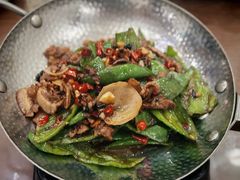湖南辣椒炒肉-湖南人家湘菜馆(镇江路店)