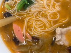 特色酸菜肉片米线-巴鑫田姐米线(巴南万达店)