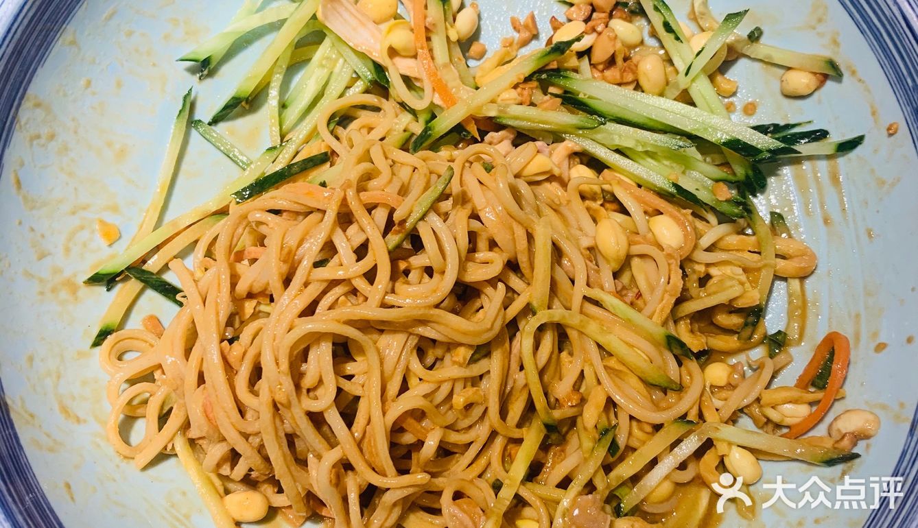 想吃拌面，看到这家有凉面就进来了，位于水游城三层