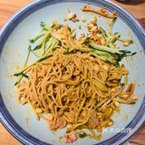 想吃拌面，看到这家有凉面就进来了，位于水游城三层