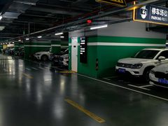 -白玉兰广场停车场