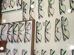 -宏宇眼镜蔡司依视路折扣店(兆佳眼镜城店)