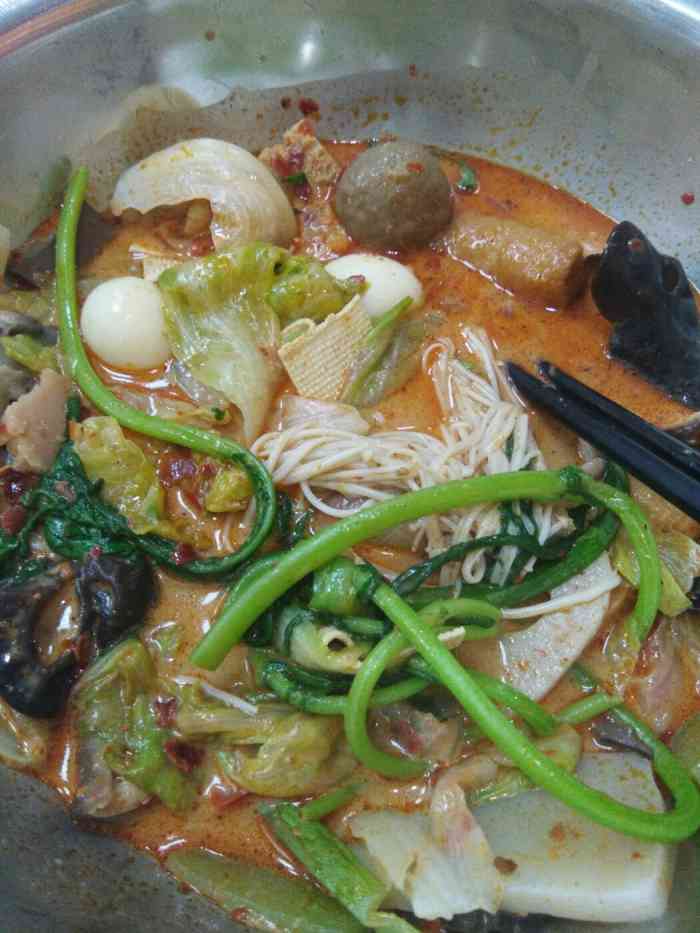 打分 这家学校对门,,味道很对自己的味,超喜欢芝麻酱冒菜,也有别的