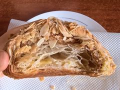 杏仁可颂-LANLIZI BAKERY(COSMO店)