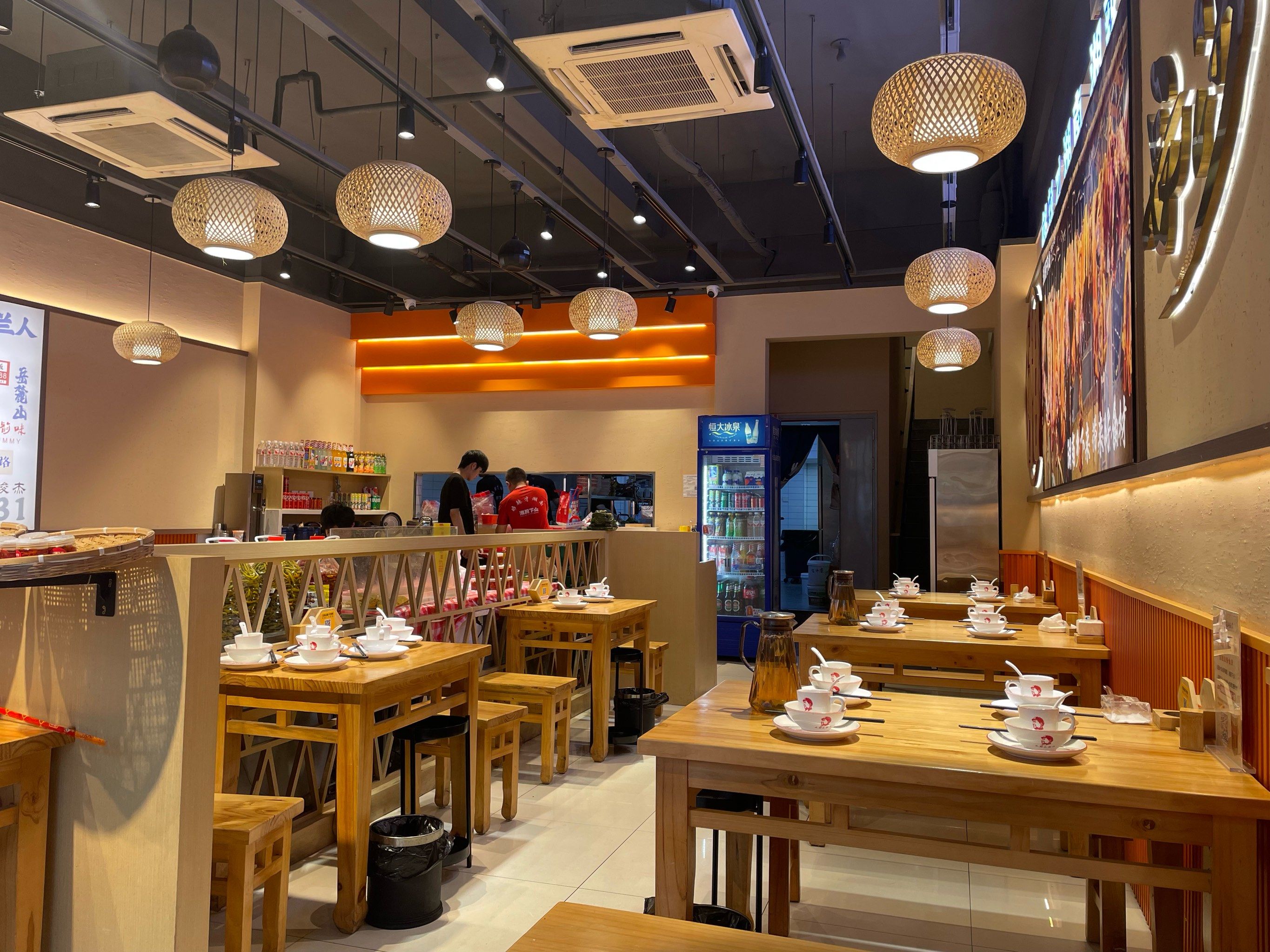 环境不错的,外卖上点过臭鳜鱼,今天到点堂