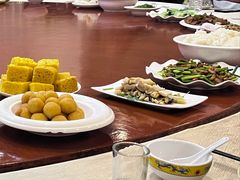 -红栌温泉山庄生态美食餐厅