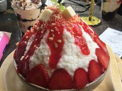 -莓园冰淇淋店