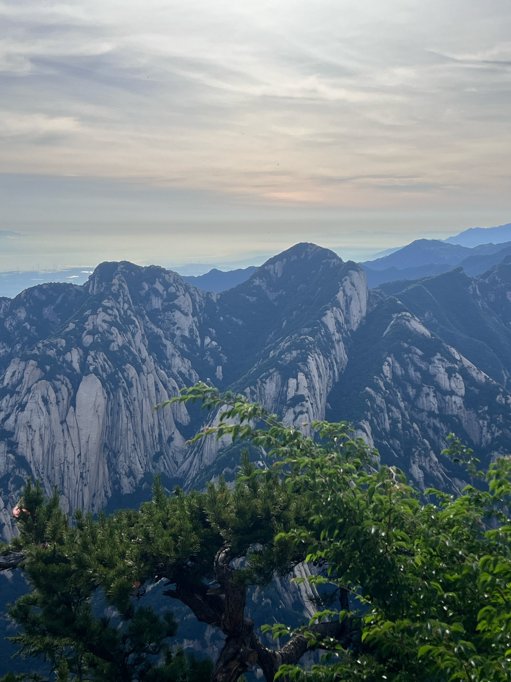 山峦重重图片