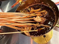 乐山特色钵钵鸡-何师烧烤Pro ·江湖川菜·小龙虾·精酿(太古里旗舰店)