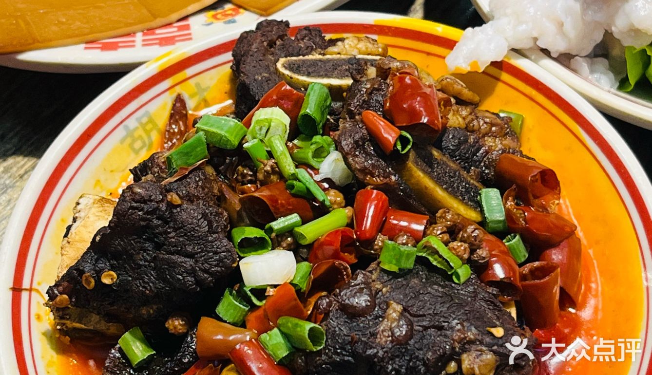 胡財贵重庆火锅,带你领略地道市井味。