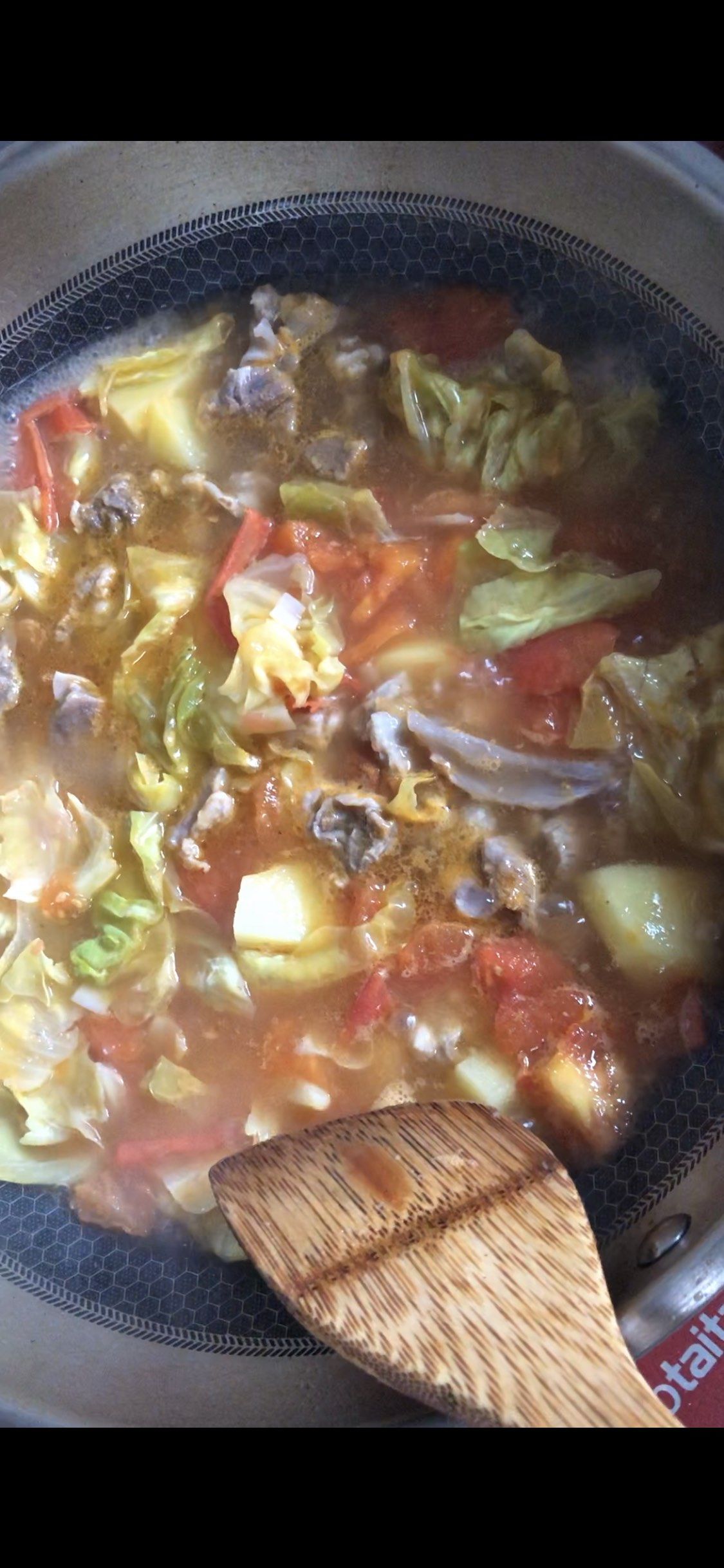 n
今天分享一道家常苏伯汤做法

食材:西红柿 土豆 大头菜