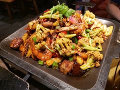 -沪小二炭火蛙锅(淮海中路美食不夜城店)