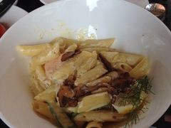 奶油三文鱼蘑菇意面-bluefrog蓝蛙(水游城店)