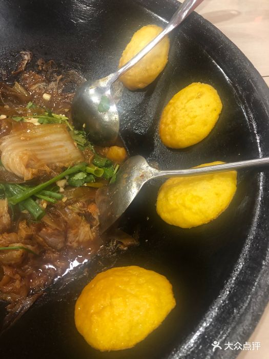 王老六铁锅炖鱼(三元桥店)饼子图片