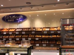 面包甜点陈列柜-老佛爷饼店