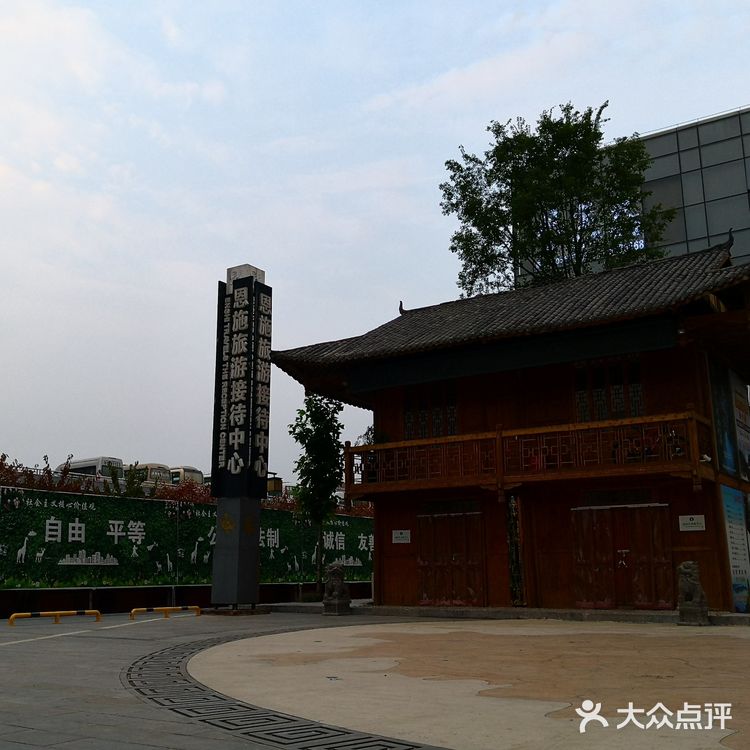 逛逛恩施民俗街