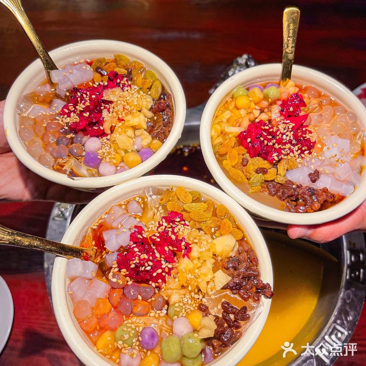 谁能拒绝杨枝甘露呢而且还是那么高的千层冰