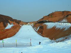 -采薇庄园四季滑雪场