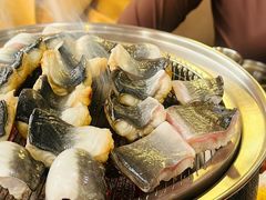 -围炉肉舍•炭烤活鳗•丹东海鲜烤肉(步行街店)